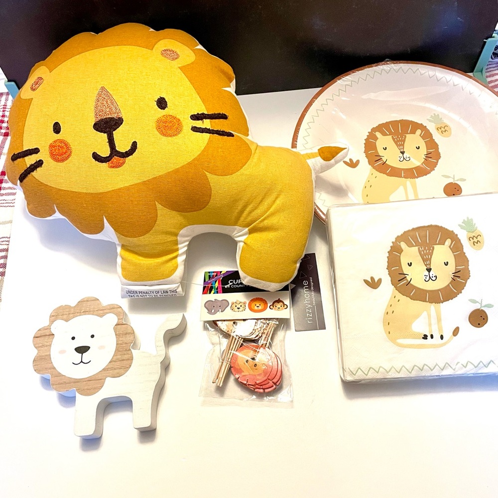 Everything Lion!!!!  Perfect for a baby shower or 1st birthday!